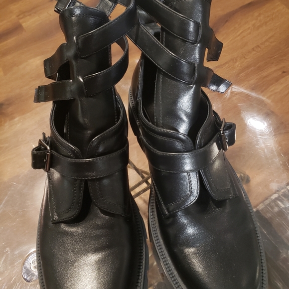 Lug sole ankle booties - Picture 8 of 8